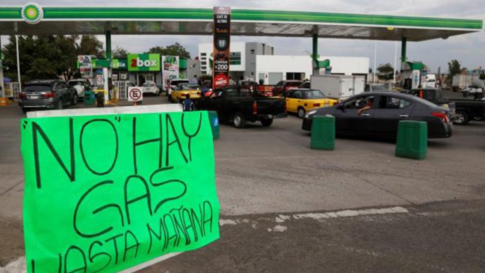 Gasolineras siguen cerradas en Jalisco debido a compras de pánico