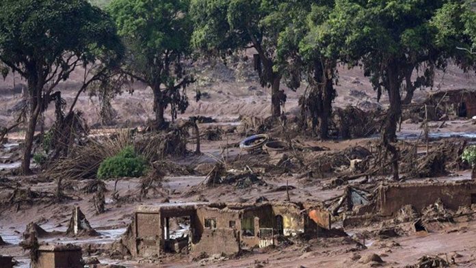 Sube a 60 el número de muertos por la avalancha de lodo en Brasil