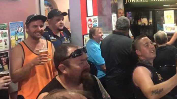 Bar australiano regala cerveza por ola de calor
