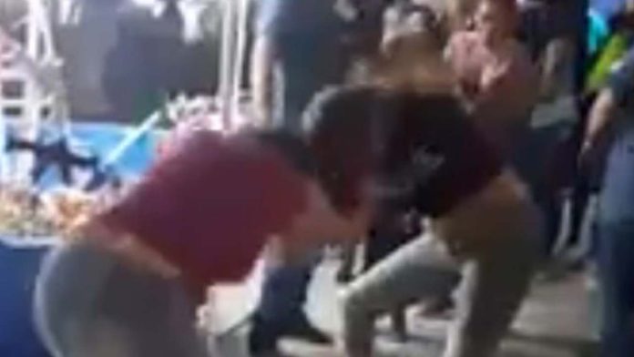 Video: Mujeres se golpean en la feria de León