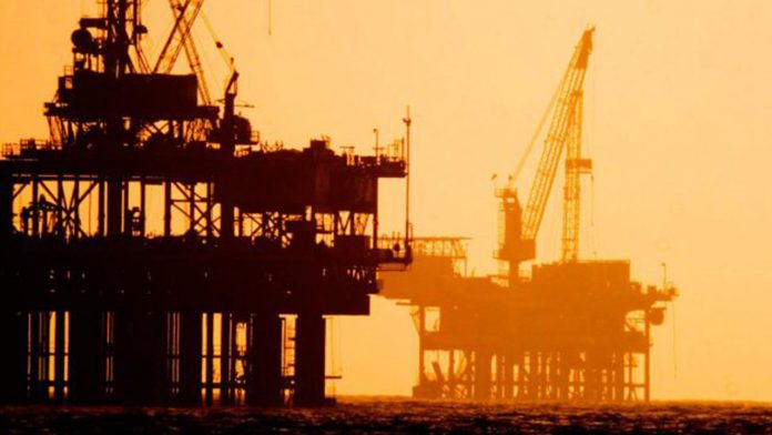 AMLO crea acuerdo con el sector privado para incrementar producción petrolera