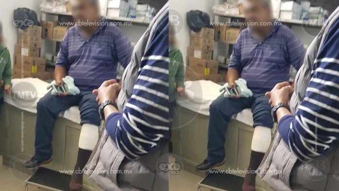 Taxista sufre balazo al manipular una pistola en Zamora