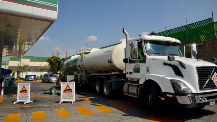 Informan que hoy llegarán de 40 a 45 pipas de gasolina a Morelia