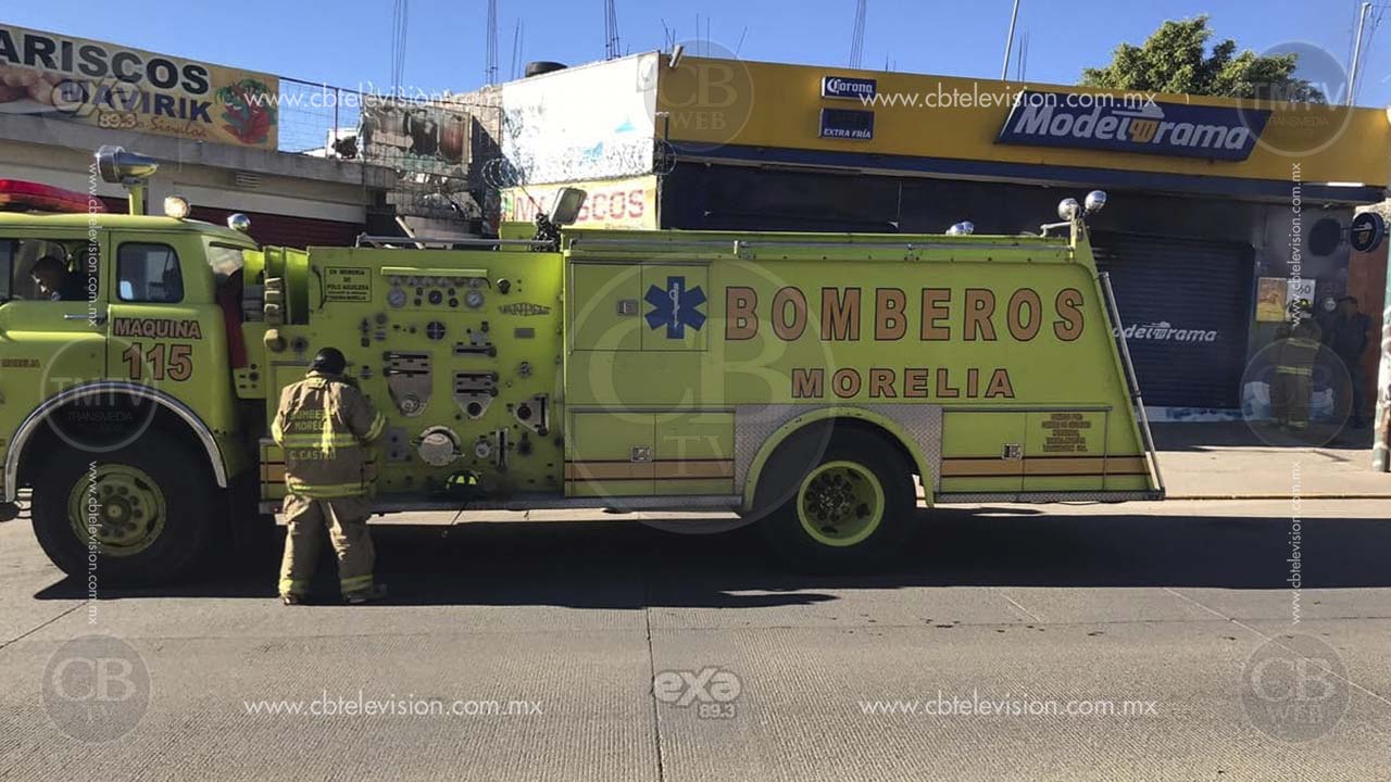 Bomberos Morelia apagan incendio en Modelorama
