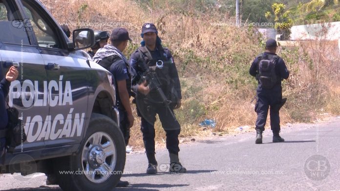 Atacan a balazos a un joven en Apatzingán