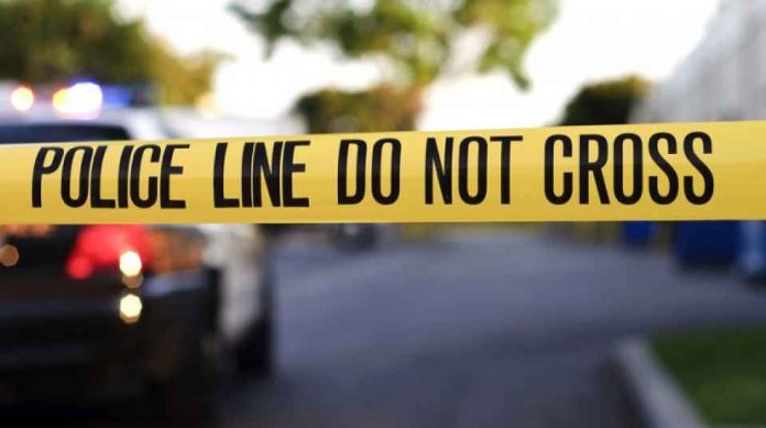 Adolescente se suicida después de matar accidentalmente a su amigo al mostrarle una pistola  