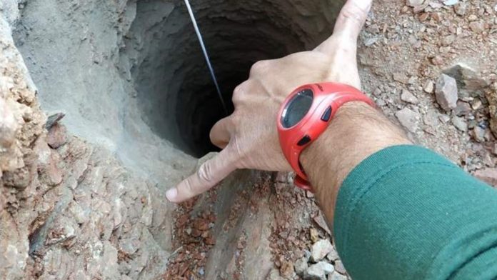 Continúa el rescate de niño que cayó desde hace tres días a un pozo en España