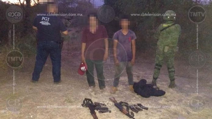 Detienen a dos presuntos miembros de un grupo criminal calentano