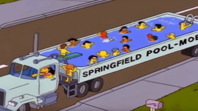 Como en Los Simpson, amigos convierten camioneta en piscina rodante