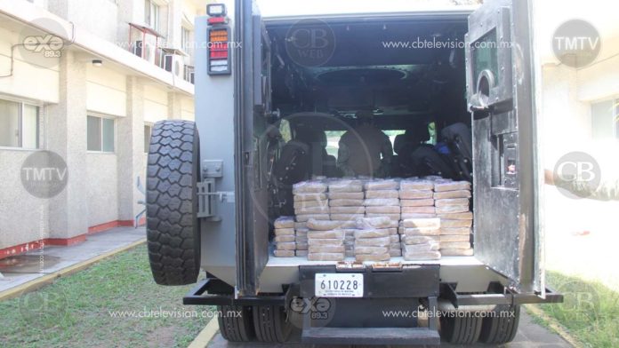 Incautan embarcación con presunta cocaína en Lázaro Cárdenas 