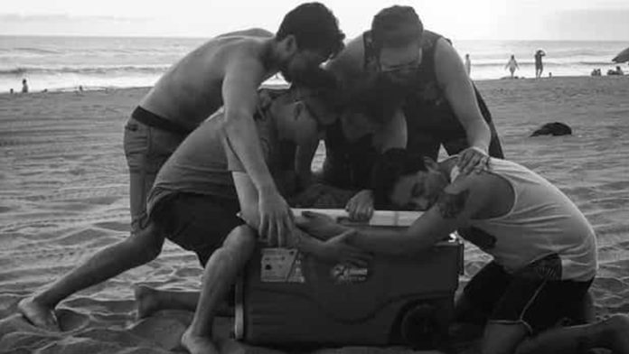 Rinden tributo a ‘Roma’ con divertida foto en la playa