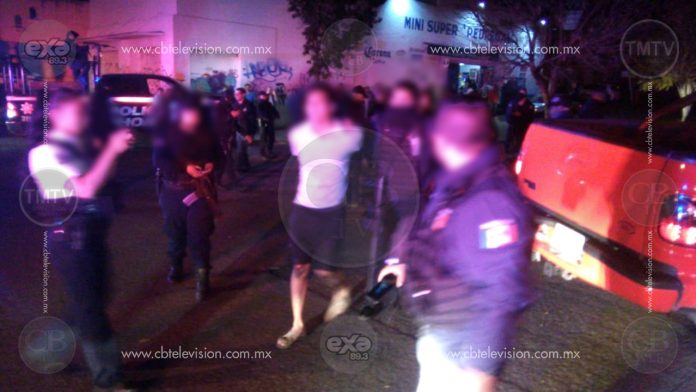 Policías y delincuentes protagonizan balacera en Villas del Pedregal