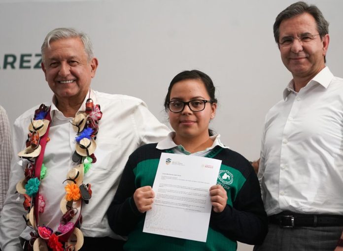 Beca Universal Benito Juárez garantiza derecho a la educación de 4.1 millones de jóvenes en nivel media superior