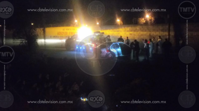 Mujer fallece al caer auto a un canal de aguas negras en Tarímbaro