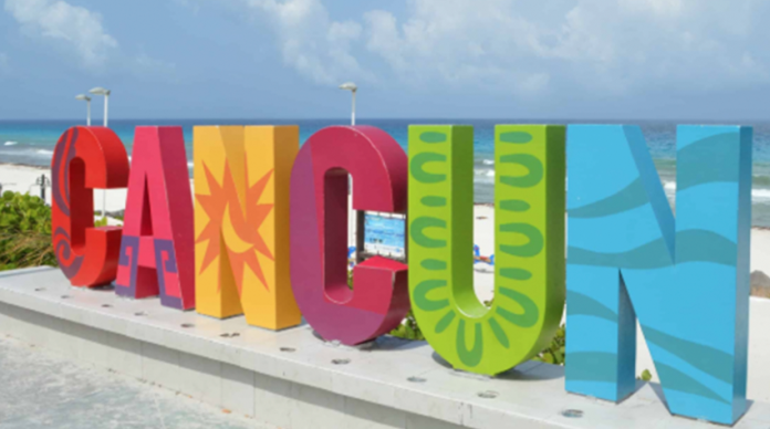 Acusan a profesor de robar dinero de fotocopias para viajar a Cancún