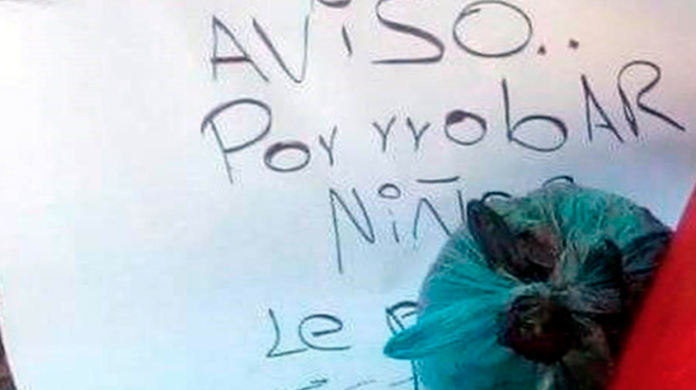 Matan a hombre y lo dejan envuelto en una bandera de México