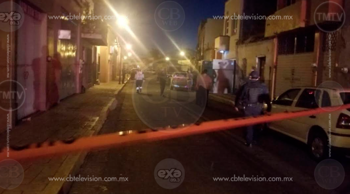 A balazos, hombre es asesinado en el Centro de Zamora