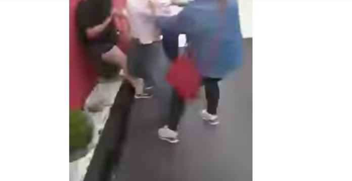 A través de redes sociales circula el video del momento en que una mujer