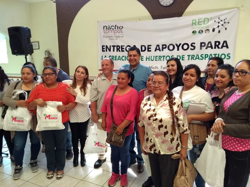 Ignacio Campos Equihua entrega apoyos a la población