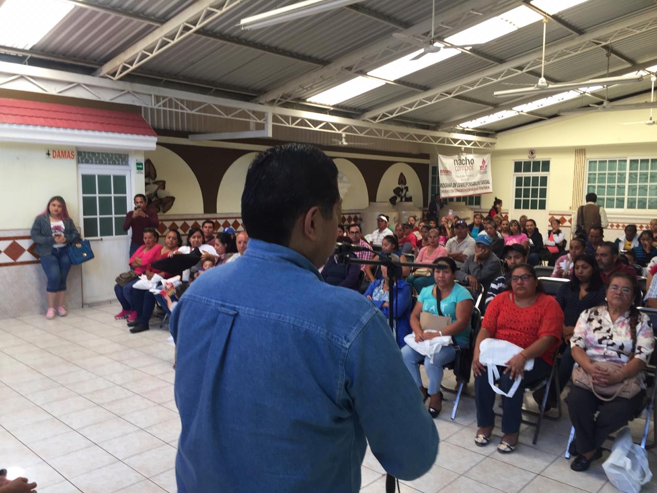 Ignacio Campos Equihua entrega apoyos a la población