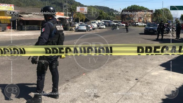 Motosicarios atacan a balazos a una familia en la salida a Paracho