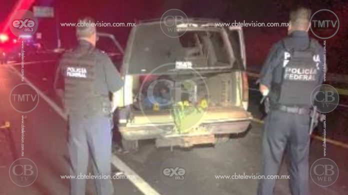Sicarios agreden a Federales y abandonan camioneta con indumentaria militar