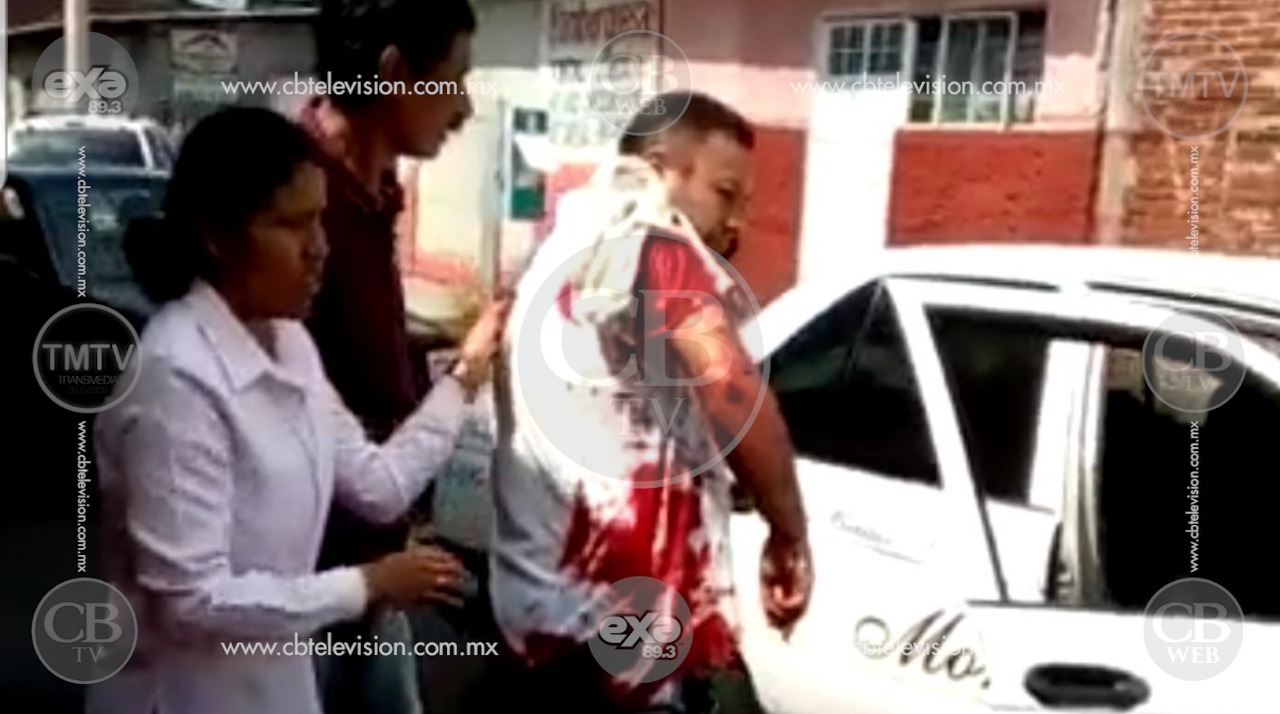 Sicarios balean un taxi; muere el pasajero y el chofer queda herido de gravedad