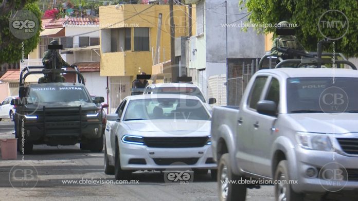 Militares y ministeriales catean domicilio y arrestan a dos hombres en Morelia