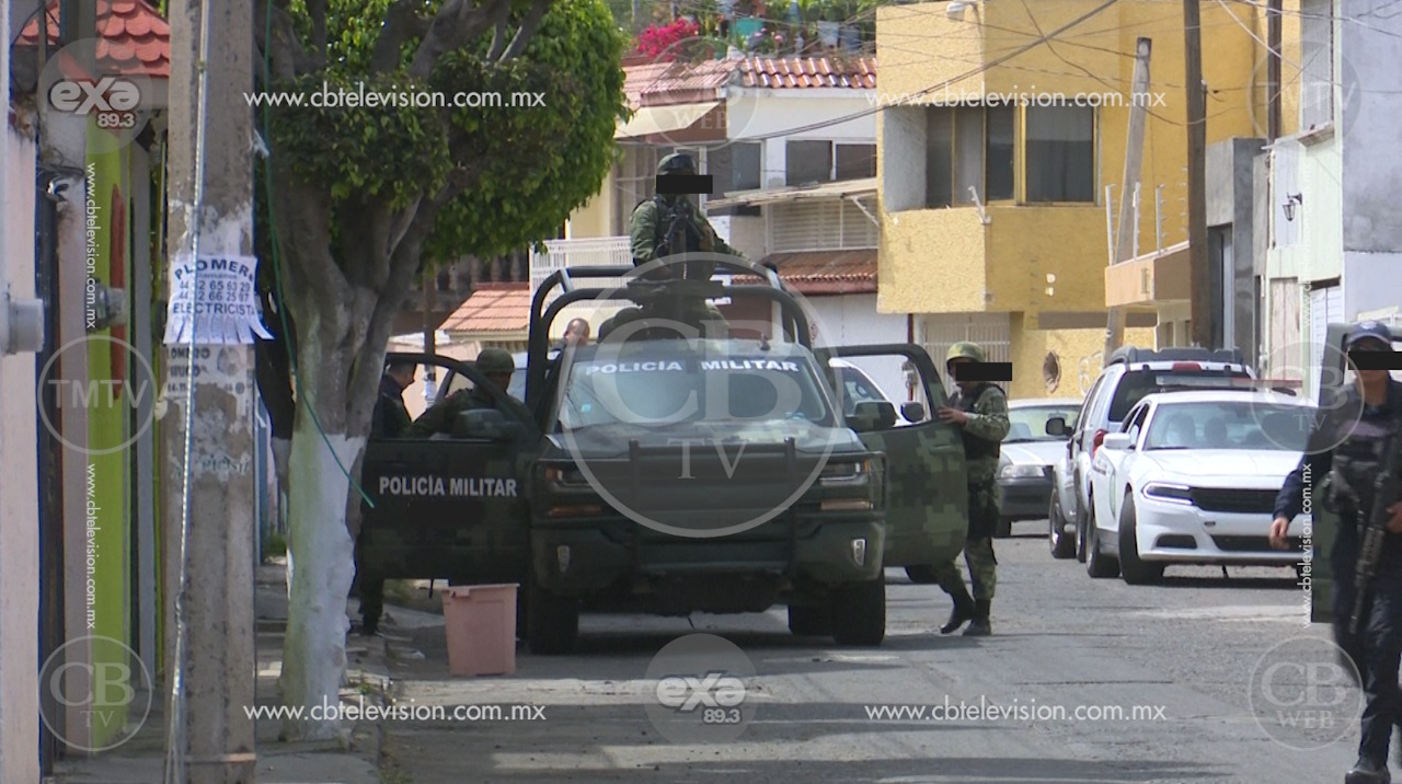 Militares y ministeriales catean domicilio y arrestan a dos hombres en Morelia