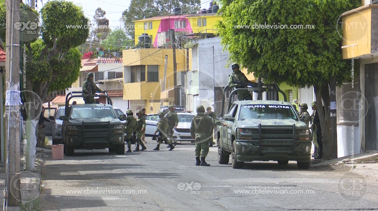 Militares y ministeriales catean domicilio y arrestan a dos hombres en Morelia