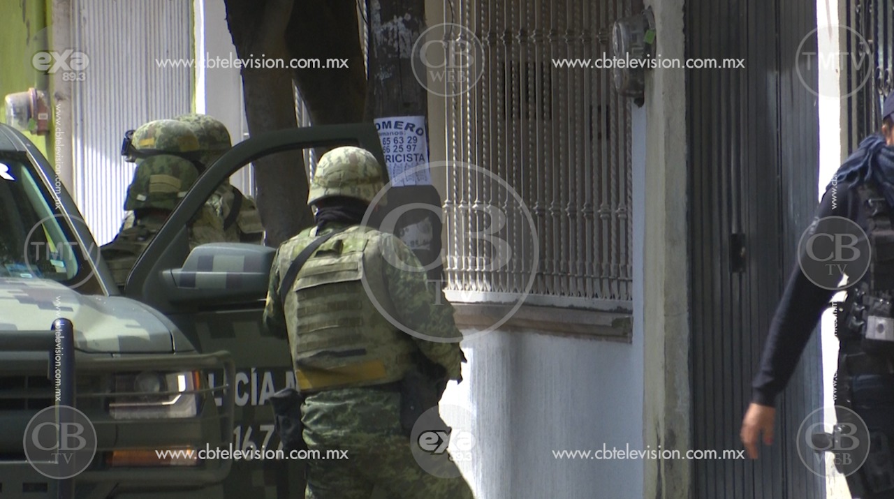 Militares y ministeriales catean domicilio y arrestan a dos hombres en Morelia