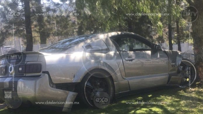 Se accidenta Mustang cerca del Tecnológico de Monterrey en Morelia