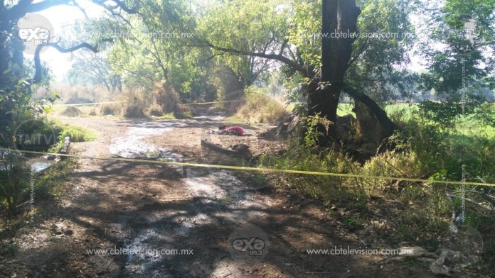 Hallan a muerto amordazado y encobijado en una brecha al poniente de Morelia