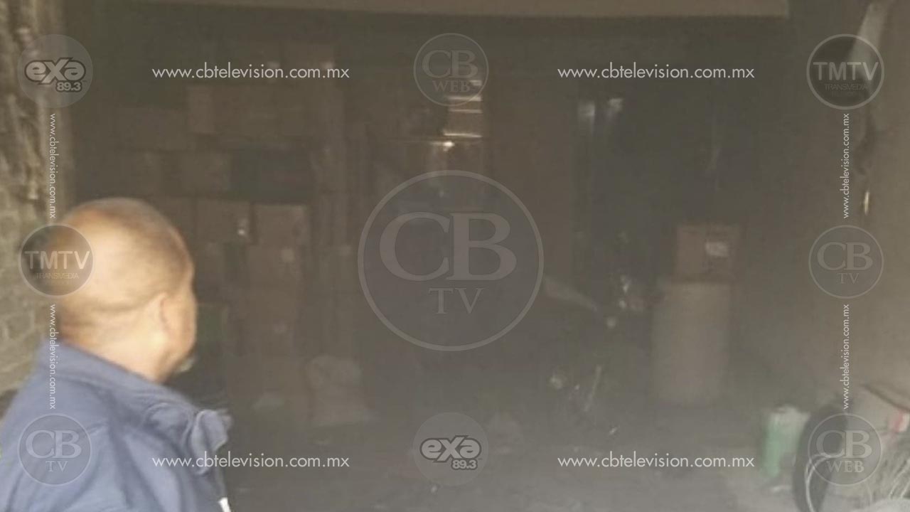 Arde fábrica de productos de limpieza en Zitácuaro
