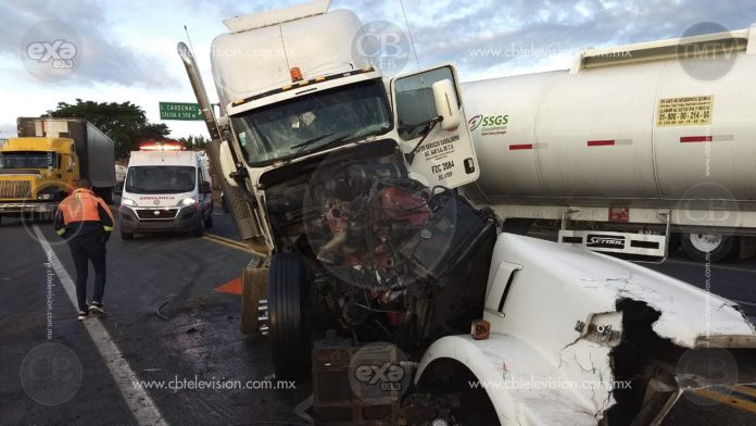 Carambola en la Siglo XXI deja un herido y derrame de combustible