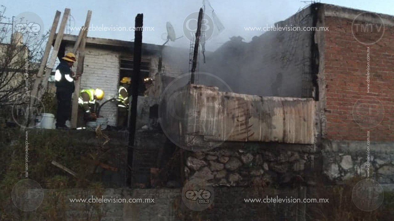 Bomberos apagan incendio de casa al sur de Morelia