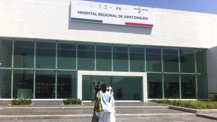 Roban camioneta propiedad del Hospital Regional de Apatzingán