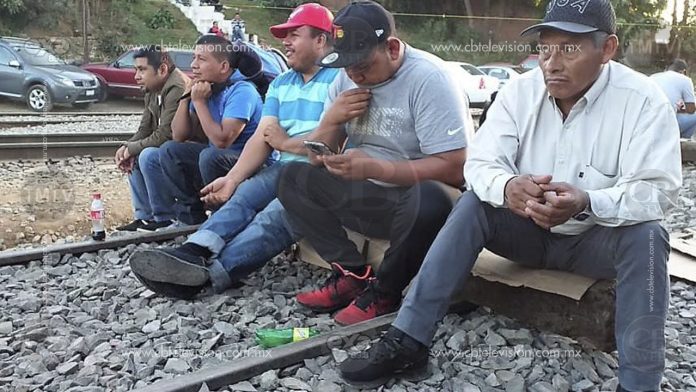Siguen tomas de Rentas y comercios por la CNTE en Zamora