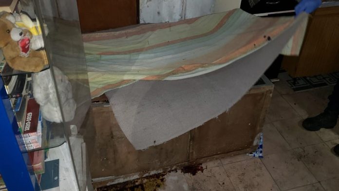 Para vengar a su hijo, mujer asesinó a su pareja y metió el cadáver en un ropero lleno de cemento