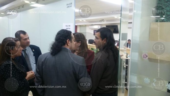 Impiden paso a diputados federales en reunión de Yeidckol y legisladores michoacanos