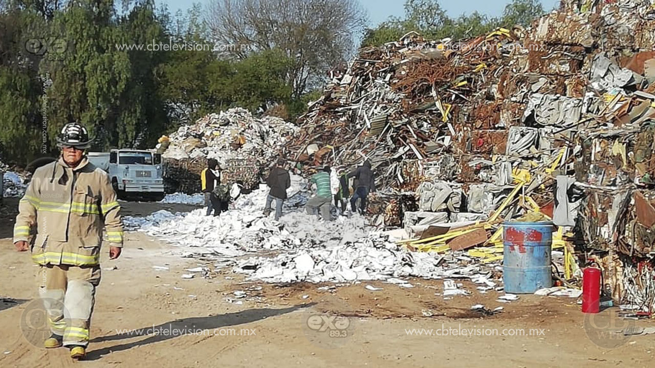 Se calcina material reciclado por incendio en bodega de Tarímbaro