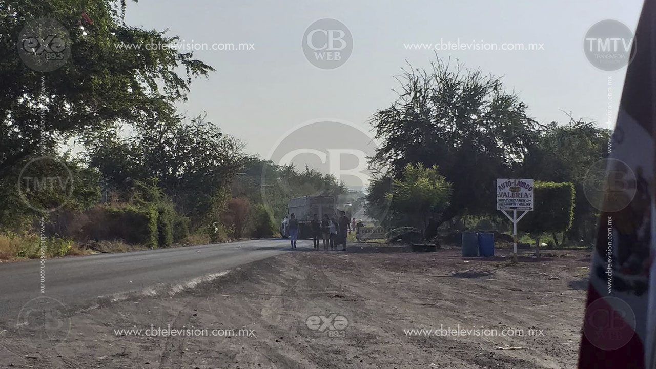 Amanecen Apatzingán y Buenavista con narcobloqueos y balaceras 