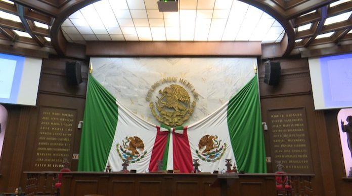 Van 15 diputados contra nuevos impuestos en Michoacán