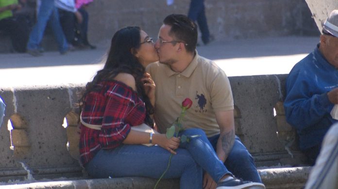 Celebran en Morelia Día de San Valentín