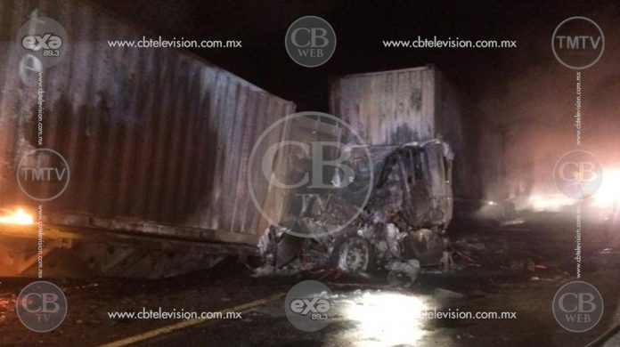 Autoridades confirman un muerto en choque de tráileres en la Siglo XXI