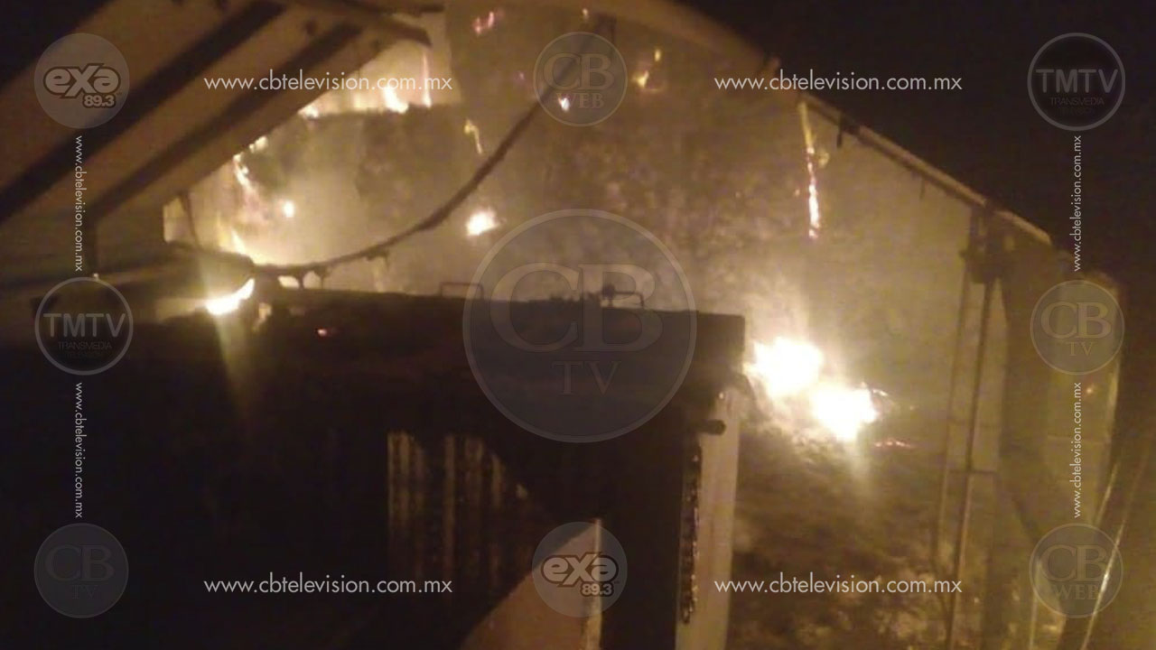 Se calcina material reciclado por incendio en bodega de Tarímbaro