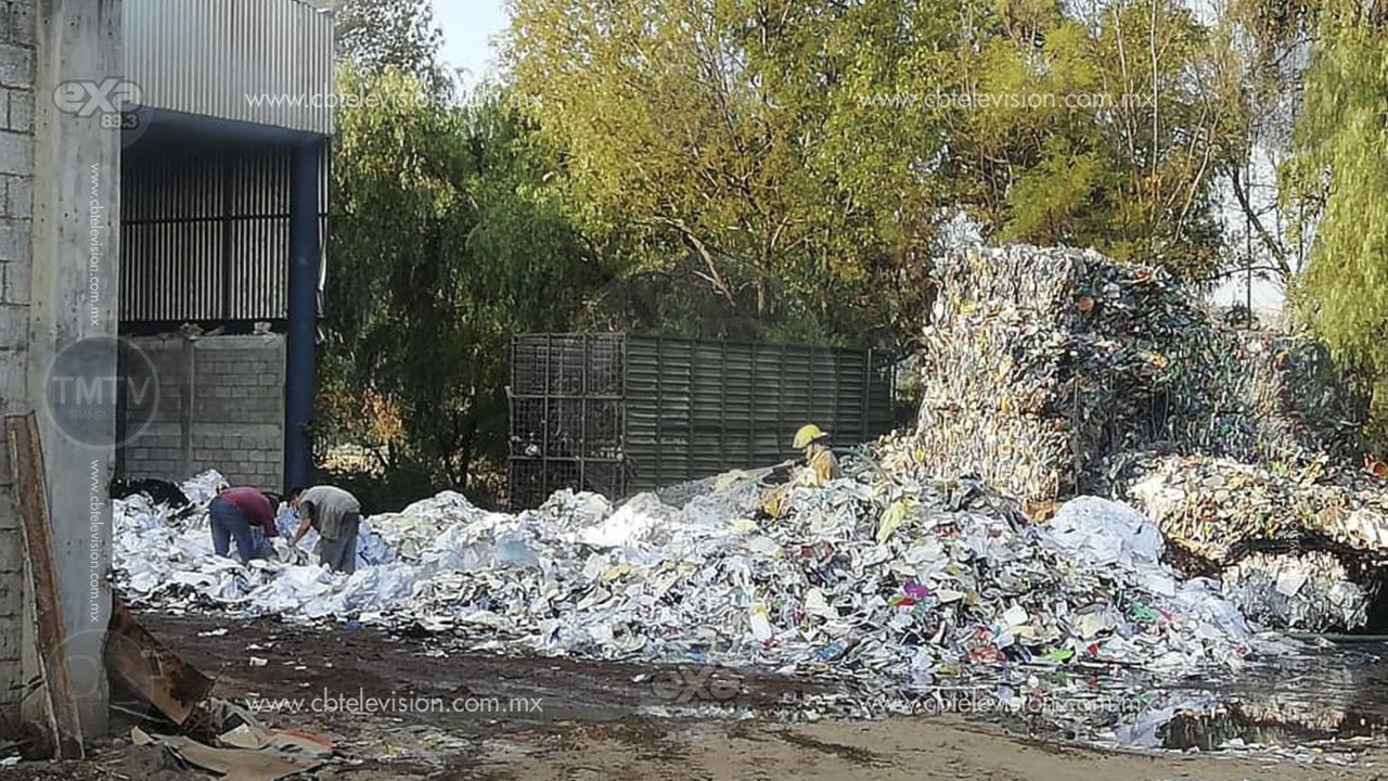 Se calcina material reciclado por incendio en bodega de Tarímbaro