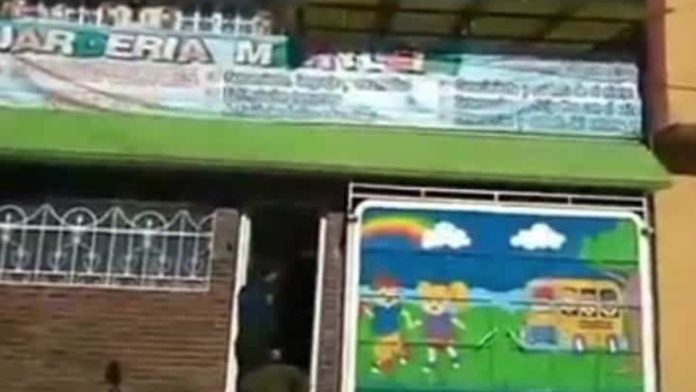 Denuncian a maestras que amarraban niños y los metían en cajas si lloraban