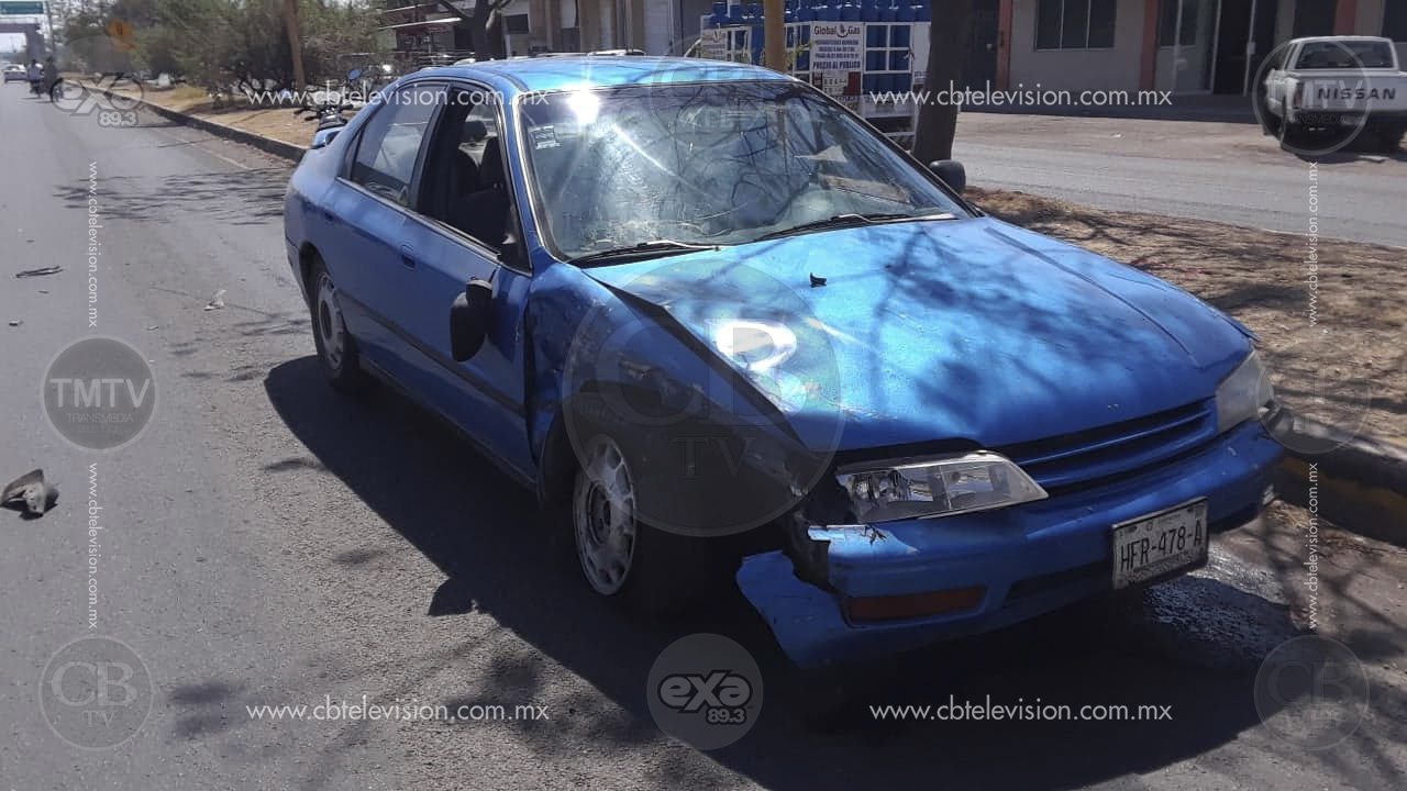 Dos heridos en choque de auto y camioneta en Apatzingán