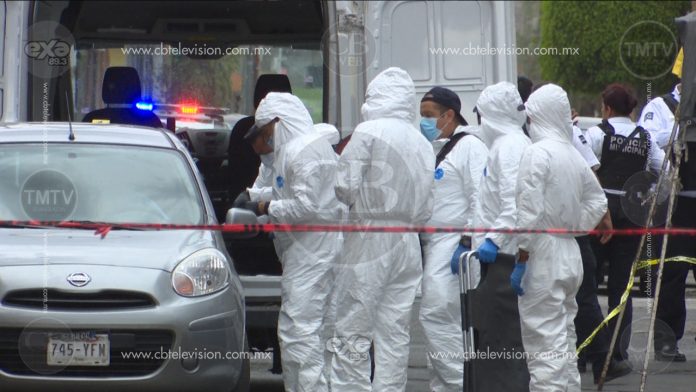 Asesinan a balazos a un hombre en su auto en la colonia Torreón Nuevo